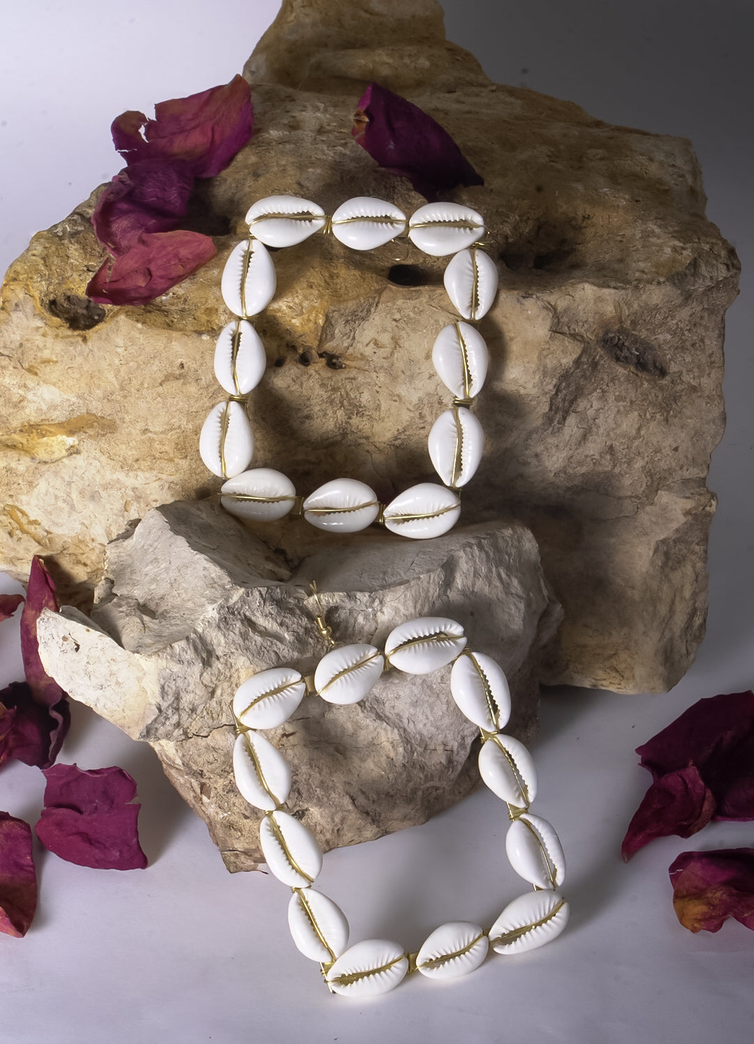 Illoyi cowrie earring