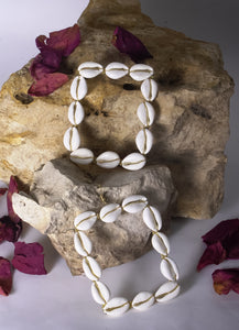 Illoyi cowrie earring